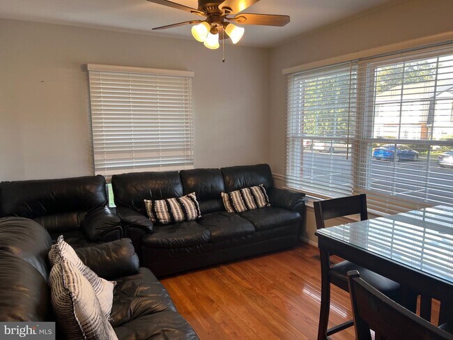 Foto del edificio - 6455 Rockshire St