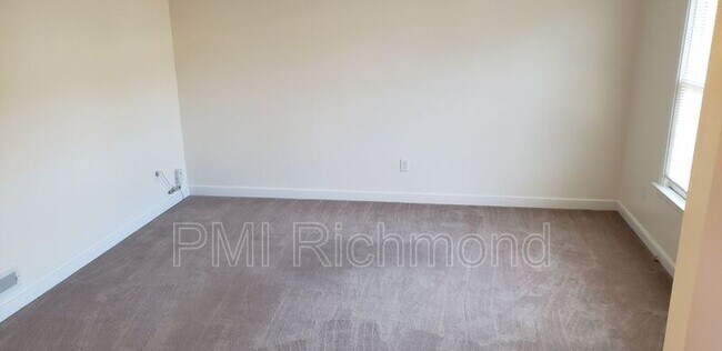 Building Photo - 2219 Foxborough Dr