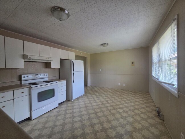 Building Photo - Single Family Home