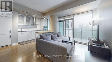 Building Photo - 14 York St