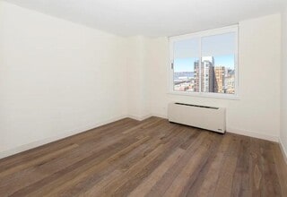 Building Photo - 505 W 43rd St