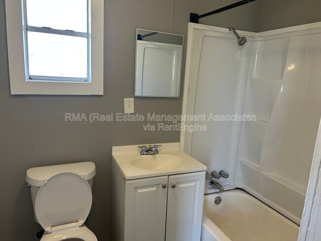 Foto del edificio - 18 6th St