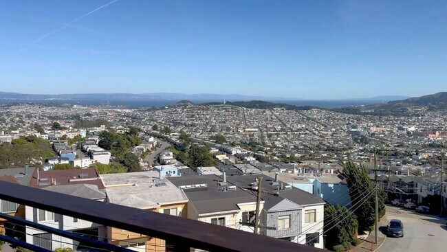 Foto del edificio - 3BR/2BA | Unobstructed Panoramic Views | Live Above the Fog | Intentional Living