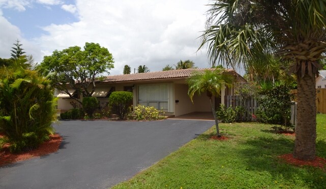 Foto principal - 4687 NE 18th Ave