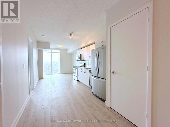 Building Photo - 763 Woodbine Ave