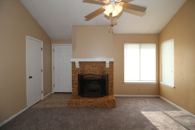 Building Photo - Ranch style 3 Bedroom 2 Bath home in Olathe