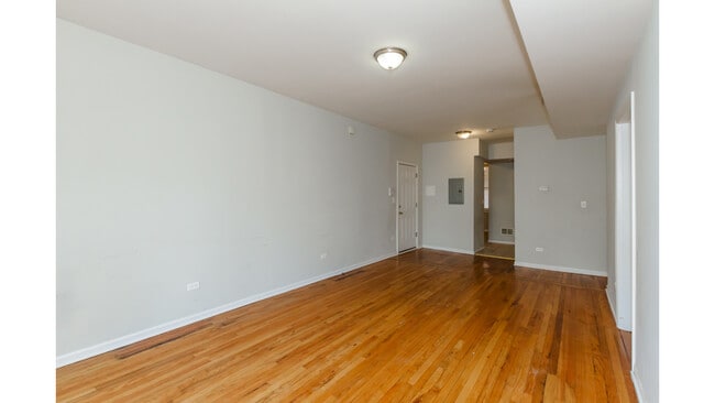 Building Photo - 4810 N Ridgeway Ave
