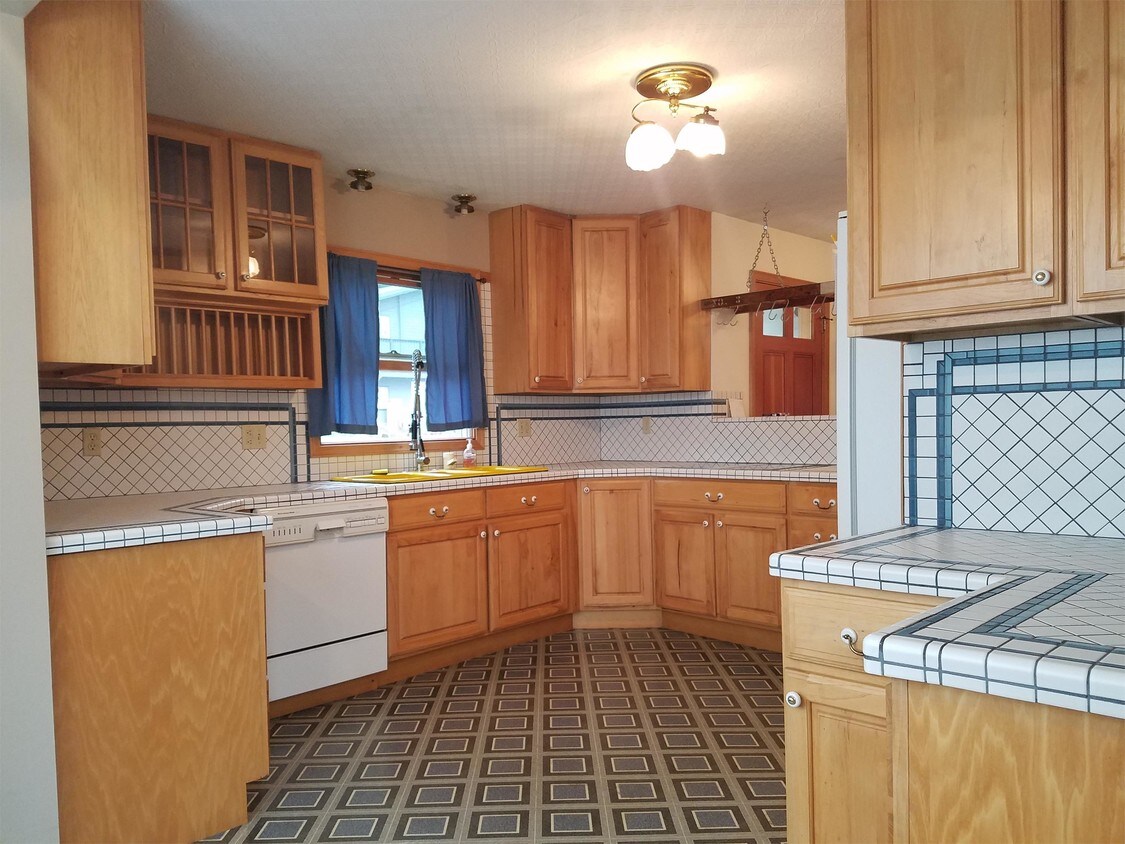 Primary Photo - 3525/3527 Baranof Ave