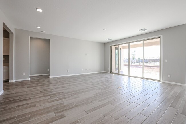 Foto del edificio - ROOM FOR THE WHOLE FAMILY AND ALL THE TOYS!