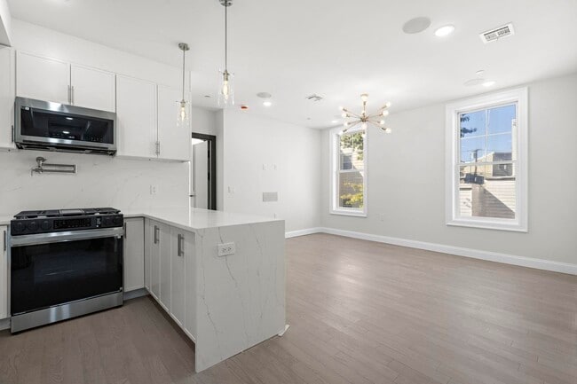 Building Photo - 131 Clifton Pl