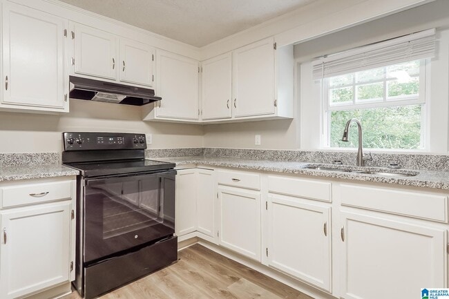 Foto del edificio - 2112 Headrick Rd