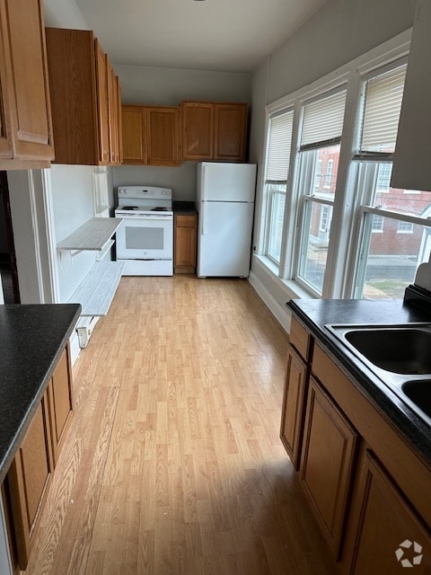 Building Photo - 49 E Cherry St