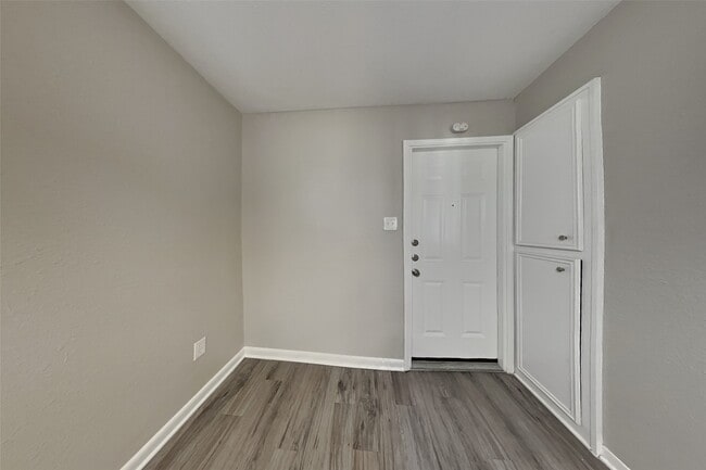 Foto del edificio - 5315 Derbyshire Dr