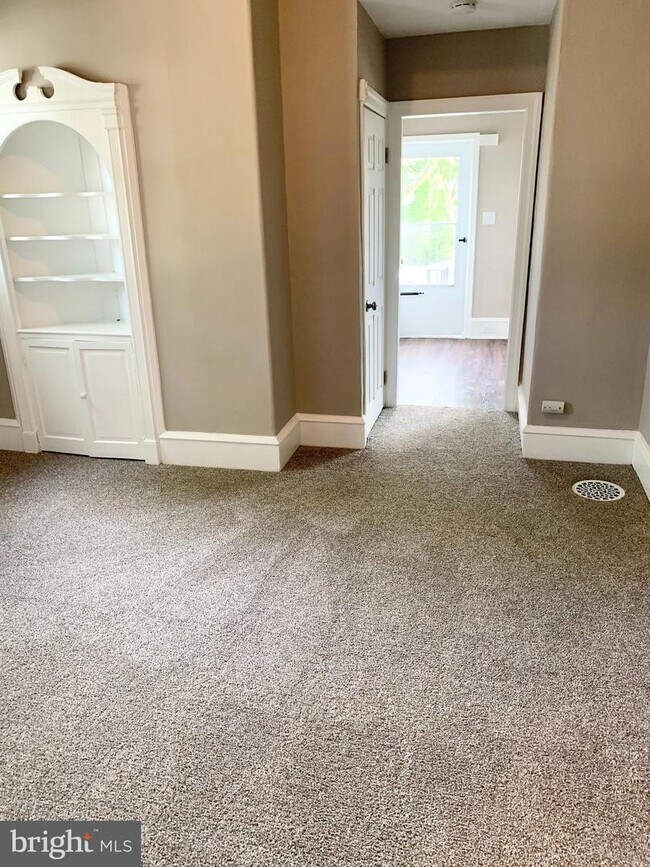 Foto del edificio - 614 Taylor Ave