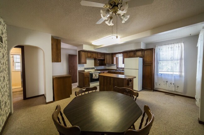 Foto del edificio - FOR RENT: 3 Bedroom House - Acreage