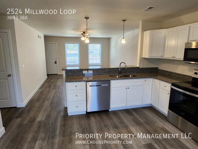 Building Photo - 3BR End unit Townhouse, Harrisonburg