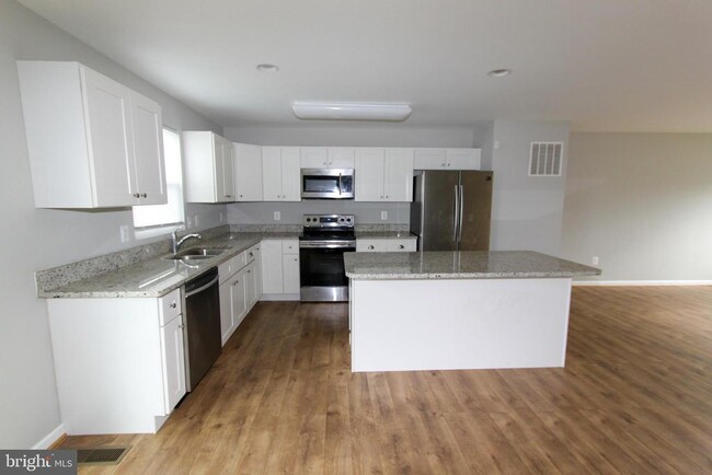 Building Photo - 123 Singleton Way