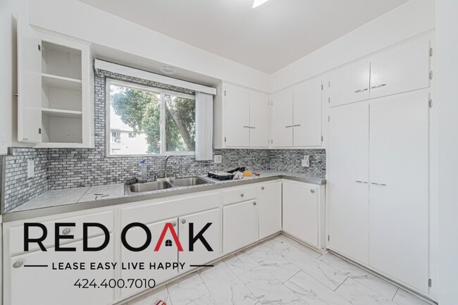 Building Photo - 3325 W 84th St