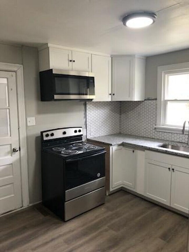 Foto del edificio - 2 bedroom home on large lot