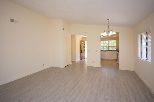 Foto del edificio - Beautiful La Costa Single Level Home!