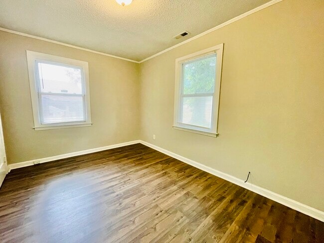 Building Photo - 2115 Double Oaks Rd
