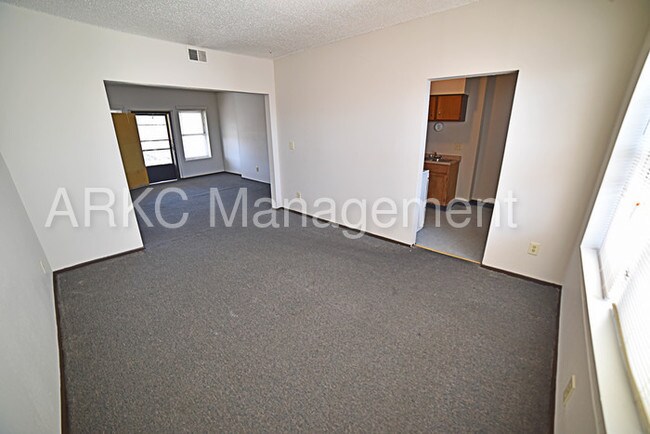 Building Photo - 3649 Paseo Blvd