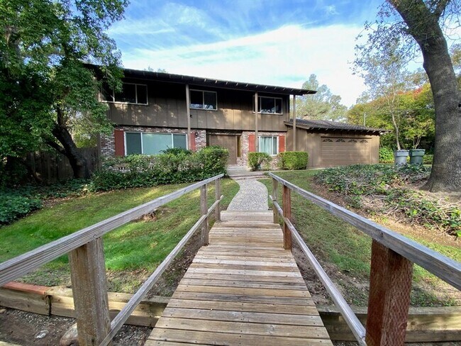 Building Photo - Beautiful 5bd/3ba in Granite Bay!