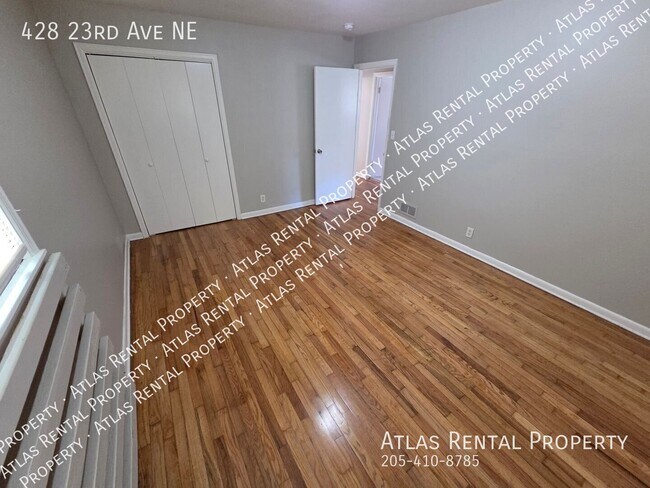 Building Photo - 428 23rd Ave NE