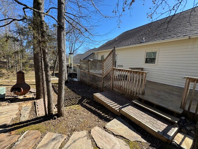 Building Photo - 1112 Greywood Dr