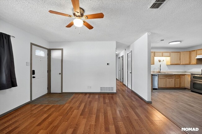Building Photo - 604 Fegan St