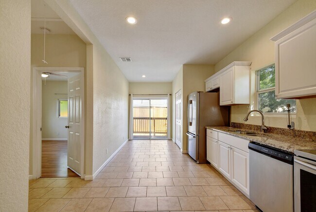 Building Photo - 417 Odell St