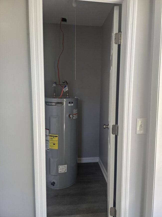 Building Photo - 838 Northside Dr E