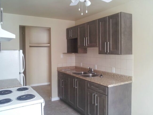Building Photo - Capilano Apartments