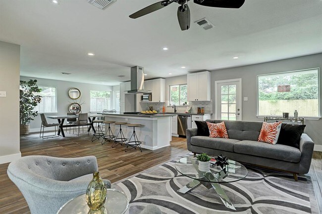 Foto del edificio - 6027 Pineshade Ln
