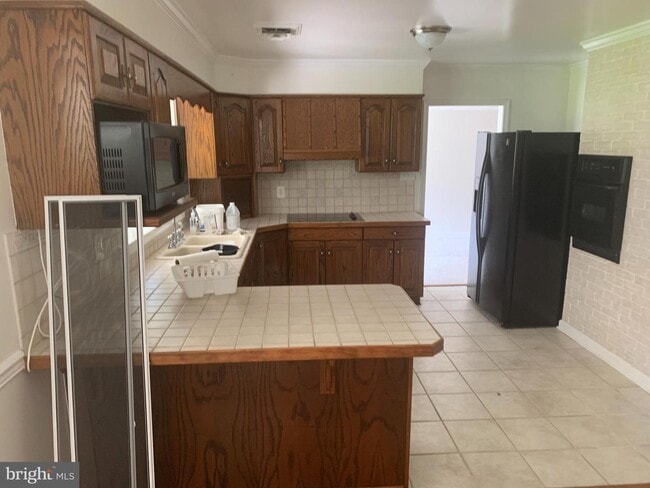 Foto del edificio - 9805 Bowling Dr