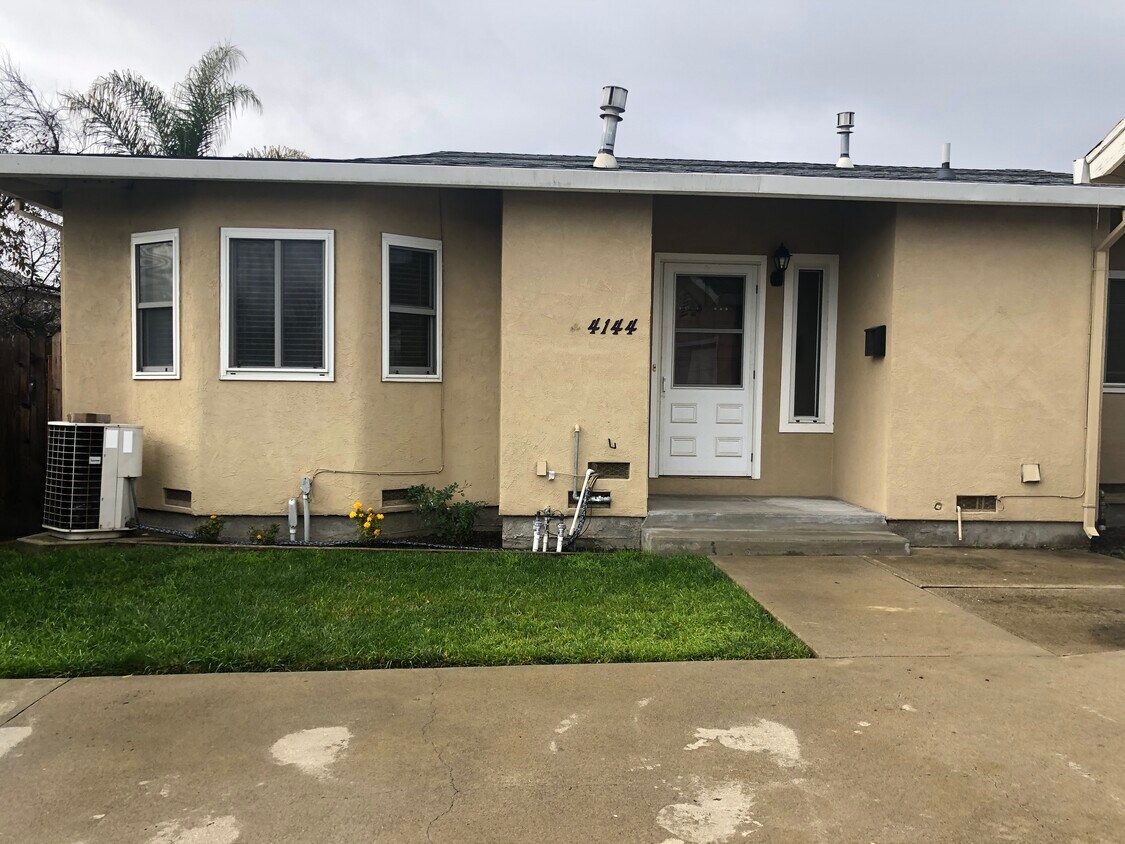 Primary Photo - 4144 Davis St