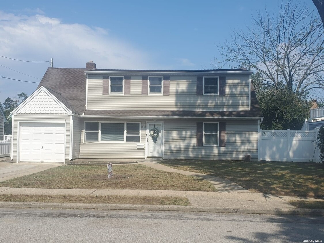 1061 Jefferson St, Baldwin, NY 11510 Room for Rent in Baldwin, NY