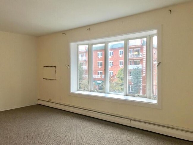 Foto del edificio - 3 bedroom in Brooklyn NY 11209