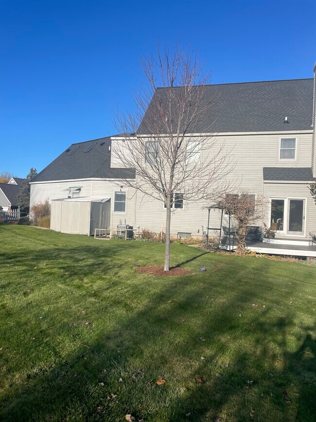 Foto del edificio - 6349 Woodhall Ct