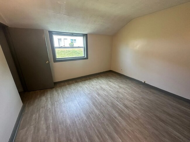 Foto del edificio - Welcome to Jubilee Estates at 96 Ledgecrest Ave, New Britain, CT.