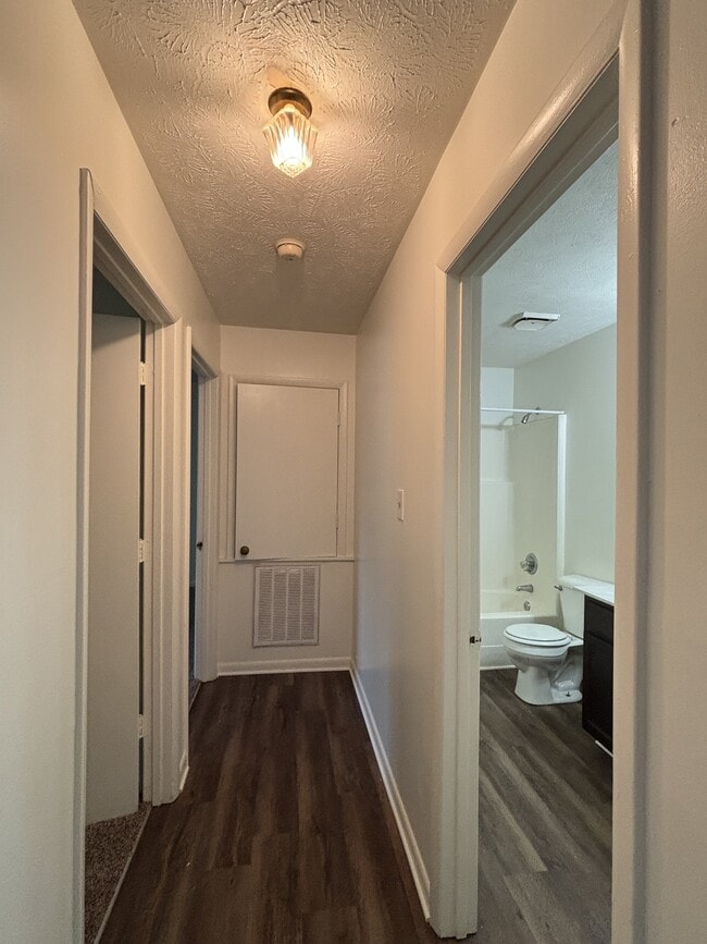 Building Photo - 1123 Southwood Dr