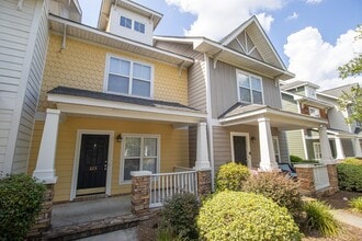 Building Photo - 223 Forest Green Dr