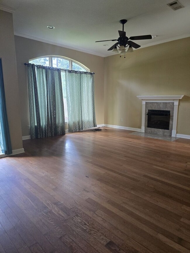 Building Photo - 3 bedroom 2 bath home for lease