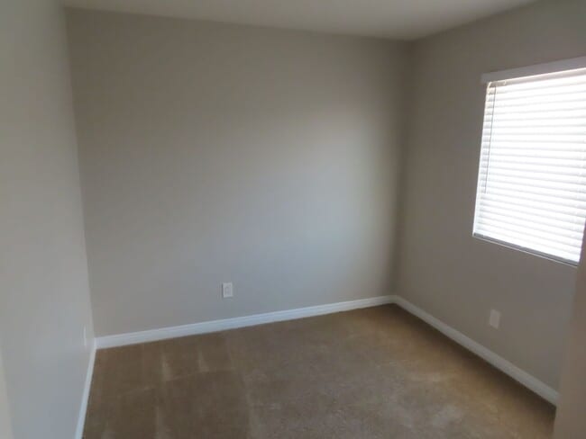 Building Photo - Renovated Two Bedroom Condo in Gated Community
