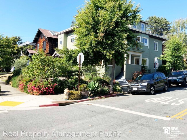 Building Photo - 4 br, 1.5 bath House - 2501 Russell Street