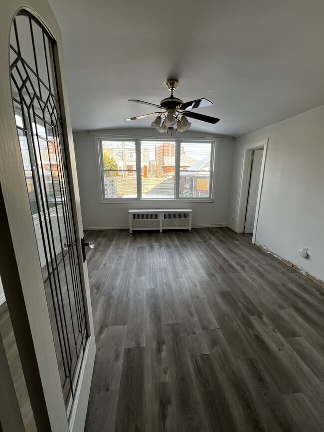 Photo du bâtiment - 1166 Victoria Av