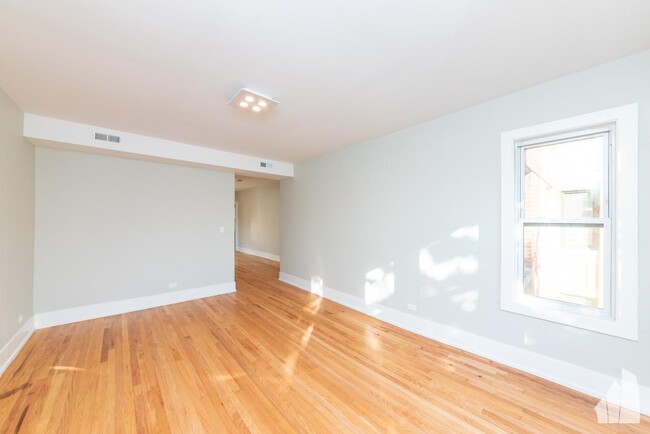 Building Photo - 2 bedroom in Chicago IL 60657