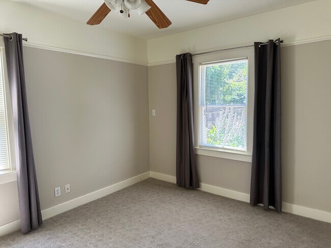 Building Photo - 1802 Caramay Way