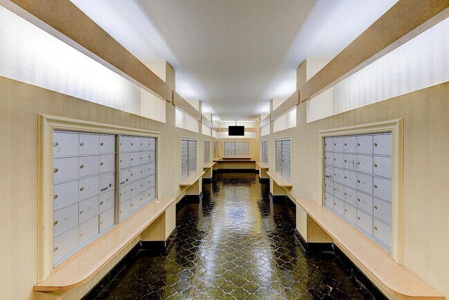 Foto del edificio - 102-30 66th Rd