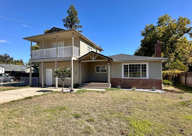 Building Photo - 4 BED 2.5 BATH IN SOUTH REDDING